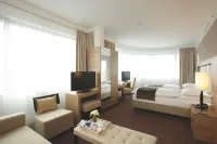 H4 Hotel Berlin Alexanderplatz Hotels near Stadtischer Friedhof III