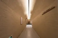 Qianna Hotel (Zhengzhou Erqi Square Dennis David City)