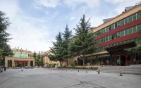 โรงแรมนานาชาติจิ่วติ้งซาน - ที่มีที่จอดรถ