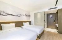 Huajing Yinhewan Hotel Luoyang (Swan Lake Yihe Wetland Park)