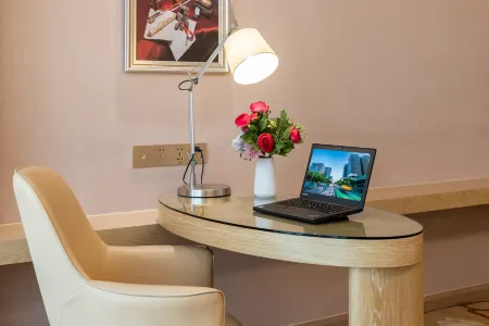 Venus International Hotel Отели рядом с достопримечательностью «Haishou Island»