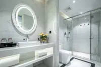 Elong ME Hotel (Wuhan University of Technology Mafangshan Subway Station)