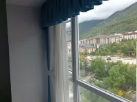 Kangding Qixin Xiaozhan Homestay - 마운틴 뷰