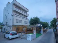 Weizhou Island Xinya Juzhu B&B (Nanwan Street Shiluokou Beach Scenic Area) Hotels near Crocodile mountain Scenic Area