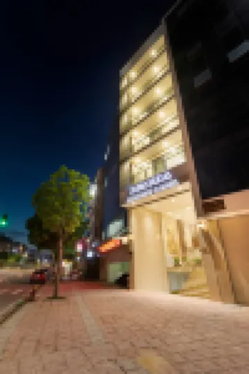 Branda apartment & Hotel ロンビエン区周辺のホテル