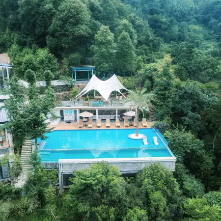 Qingcheng Mountain Chujian Mountain Hot Spring Hotel