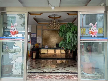 Shidian Yixu Business Hotel Отели рядом с достопримечательностью «Qingniu Baima Square»