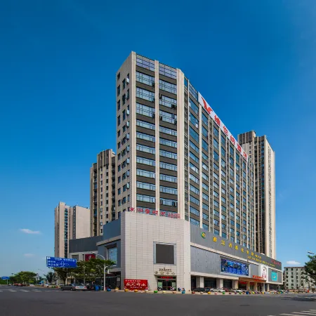 Vienna Hotel (Jiujiang De'an High-speed Railway Station Chaoyang Road Pedestrian Street)