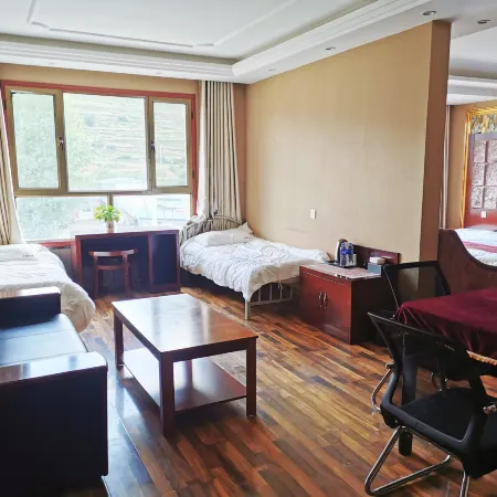 Yuchang Red Holiday Hotel