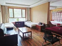 Yuchang Red Holiday Hotel