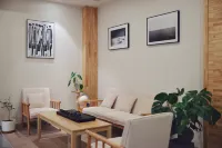 Karas & Inès' Hotels in Tiantai