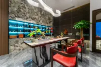 Elong Hotel (Haixi Golmud Jiangyuan Middle Road Kunlun Park Branch)