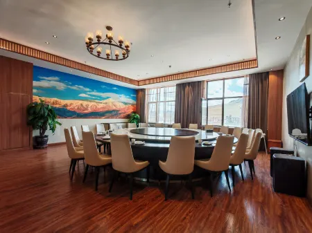 Nangqian Shengdi Hotel Отели рядом с достопримечательностью «Xiangdata Relic Site»