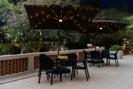 Marriott Cloud House Hotel (Jingdezhen Ancient Kiln) Отели рядом с достопримечательностью «Jingdezhen Ceramics University (Xinchang Campus)»