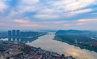 Homeinn Plus Hotel (Jinhua Lanxi Ancient City Railway Station)
