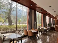Wengding Holiday Hotel (Lincang Cangyuan Wengding Primitive Tribe)