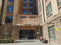 Lanshanju Homestay (Zhenbeipu Seeing Helan Performing Arts Town) Hotels near Cimu Temple