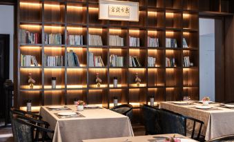 BLOSSOM MANOIR LUJIAZUI · ORIENTAL TREASURY