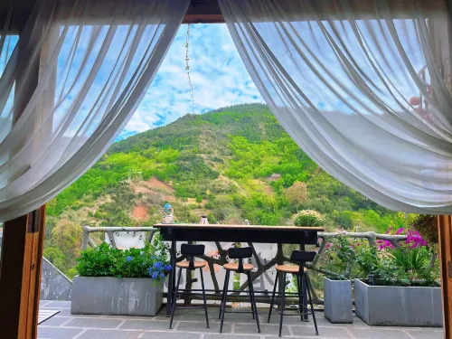 Nuodeng Banshan Courtyard Chinese Inn