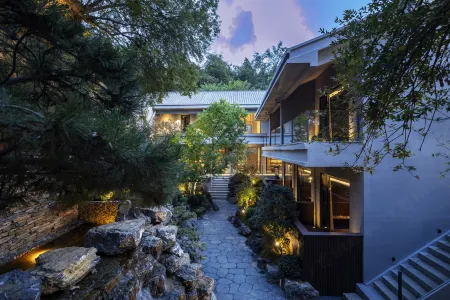 Gushu Meditation Mountain House (Xinmi Fuxi Mountain) Отели в г. Синьми