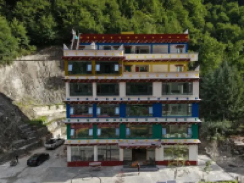 Heishui Songzan Linxi Grand Hotel Hotels in Heishui