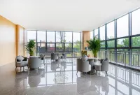 Anshun 21° International Holiday Hotel (West Railway Station Vientiane Tourism City) - جديد