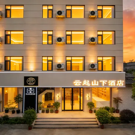 Yunqi Shanxia Hotel (Huashan North Station Huayue Avenue)