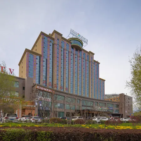 Altay Four Points by Sheraton Hotel Отели рядом с достопримечательностью «Больница 16 в Алтайском районе»