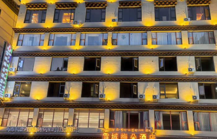 White Jade Snowy Meadow Hotel