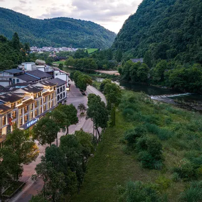 Zhi Hao Hotel (Zhangjiajie National Forest Park Branch) Hotel dekat Gua Huanglong