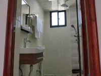 Chengjiang Jinfu Hotel - غرفة مطلة على الجبل