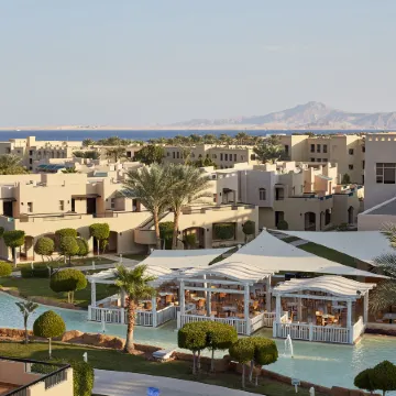 Coral Sea Holiday Resort and Aqua Park Отели рядом с достопримечательностью «Бей- Набк»