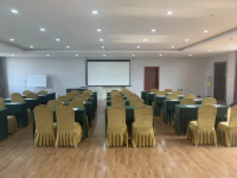 Chengde Ze Yi Business Hotel