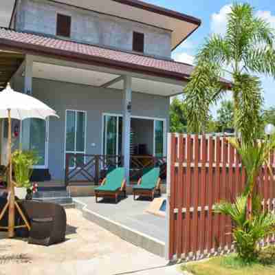 Lanta Sitara Villa 2 Hotel Exterior