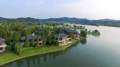 Gingko Lake Resort Hotel Villa