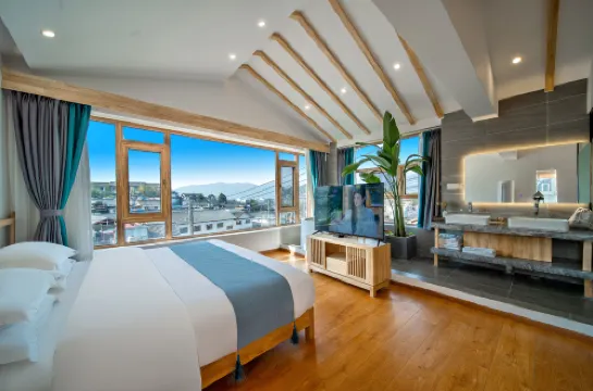 Shitouji.Guanshan Xiaoju B&B (the Old Town of Lijiang Dashuiche Store)