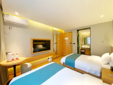 Wonderful Sason Hotel(Longchang City Government) Отели рядом с достопримечательностью «Chuannan Normal College for Childhood Education»