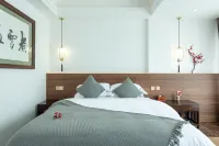 Hearing Homestay (Yulonghe Shanshui Avenue)