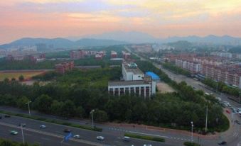 Xinlong Holiday Apartment Hotel