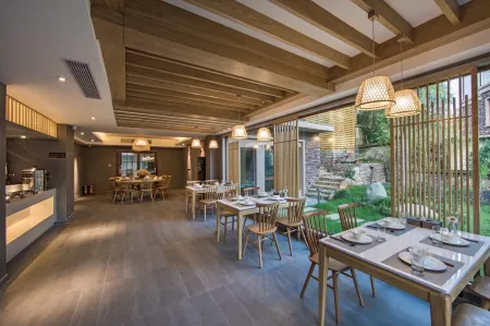 Wuyishan Lanyue Villa Hotel (Sangu Resort) Отели рядом со станцией Wuyi Shan Railway Station