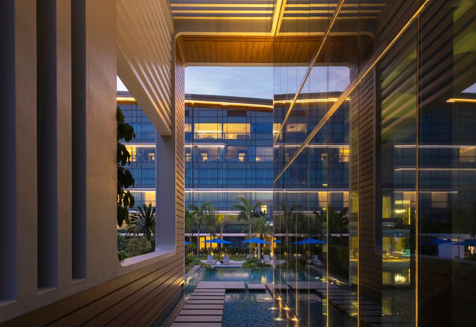 1. 두짓타니 라구나..