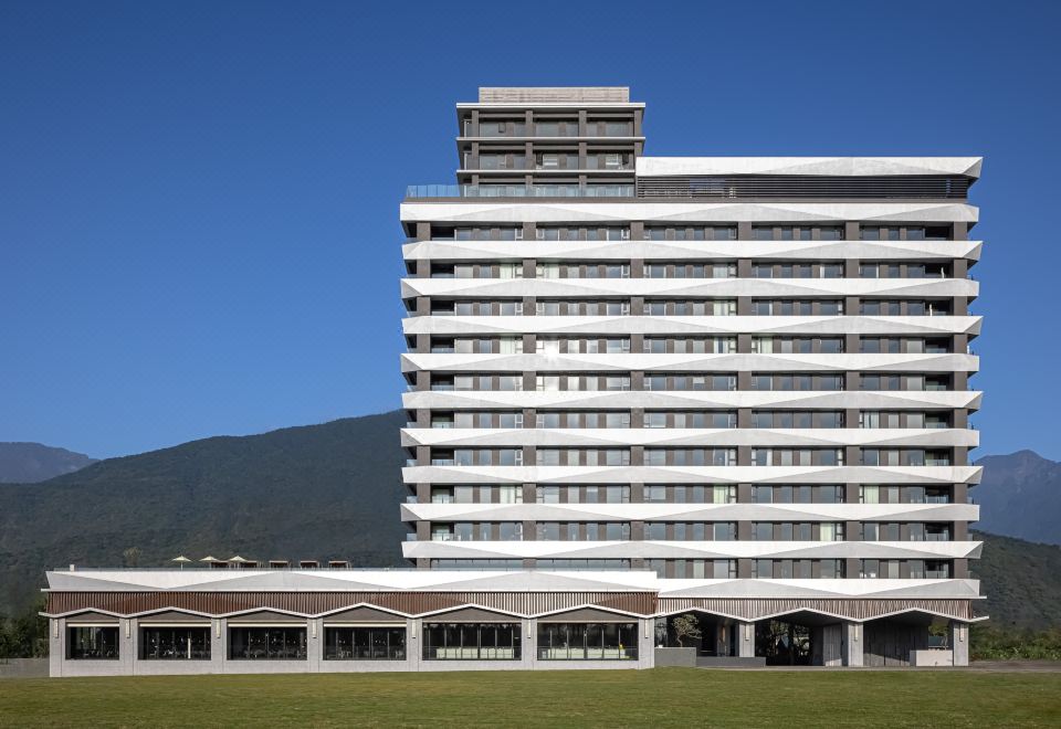 1. 레이크술 호텔 ..