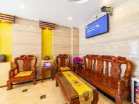 Dubai eight star hotel (Maoming people's Hospital high speed railway station store) Hotels in Maoming