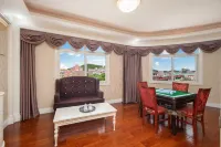 Gilleteng Shangri-La Hotel (Dukezong Ancient City Longtan North Road) - Business