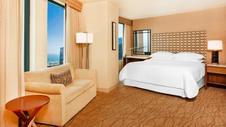 Sheraton Grand Chicago Riverwalk Отели рядом с достопримечательностью «Сити Холл»