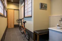 Kyoto Dog and Cat-Friendly House