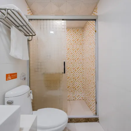 Chenchen Hotel (Yuyao Fengshan Road Zhedong Furniture City)