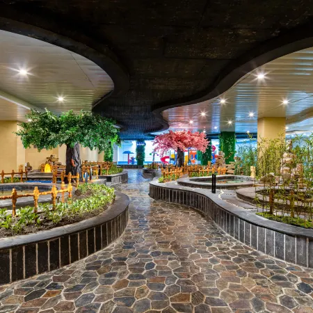 Changbai Mountain Wanda Yue Loft Hot Spring Hotel (Tourism Service Center of West Changbai Mountain)