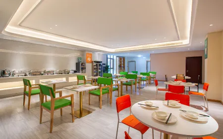 Vienna 3 Best Hotel (Guangan Linshui Modern Life Branch) Отели в г. Линьшуй