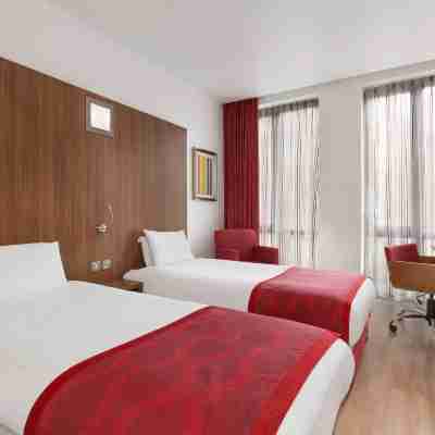 Ramada Encore by Wyndham Leicester City Centre Rooms